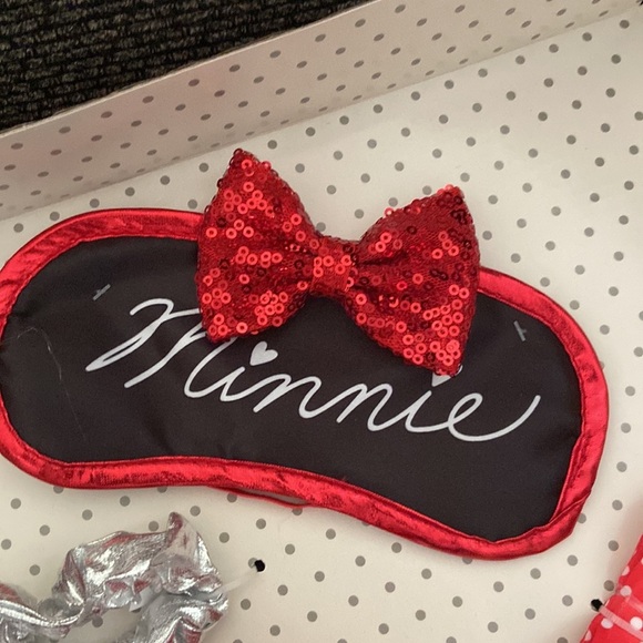 New Exclusive Collection Disney Minnie Mouse Deluxe Travel Accessory Set - Picture 9 of 13